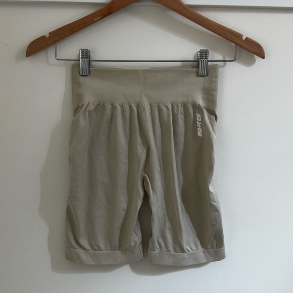 Bo + Tee “Resilience” Seamless High Waist Biker Shorts In Beige - Picture 3 of 4